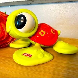 Fisher Price Disney Baby Finding Nemo Squirt Turtle Clicker Sensory Toy 2012